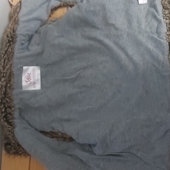 Justice faux fur vest sz 8/10 - Picture 9 of 9